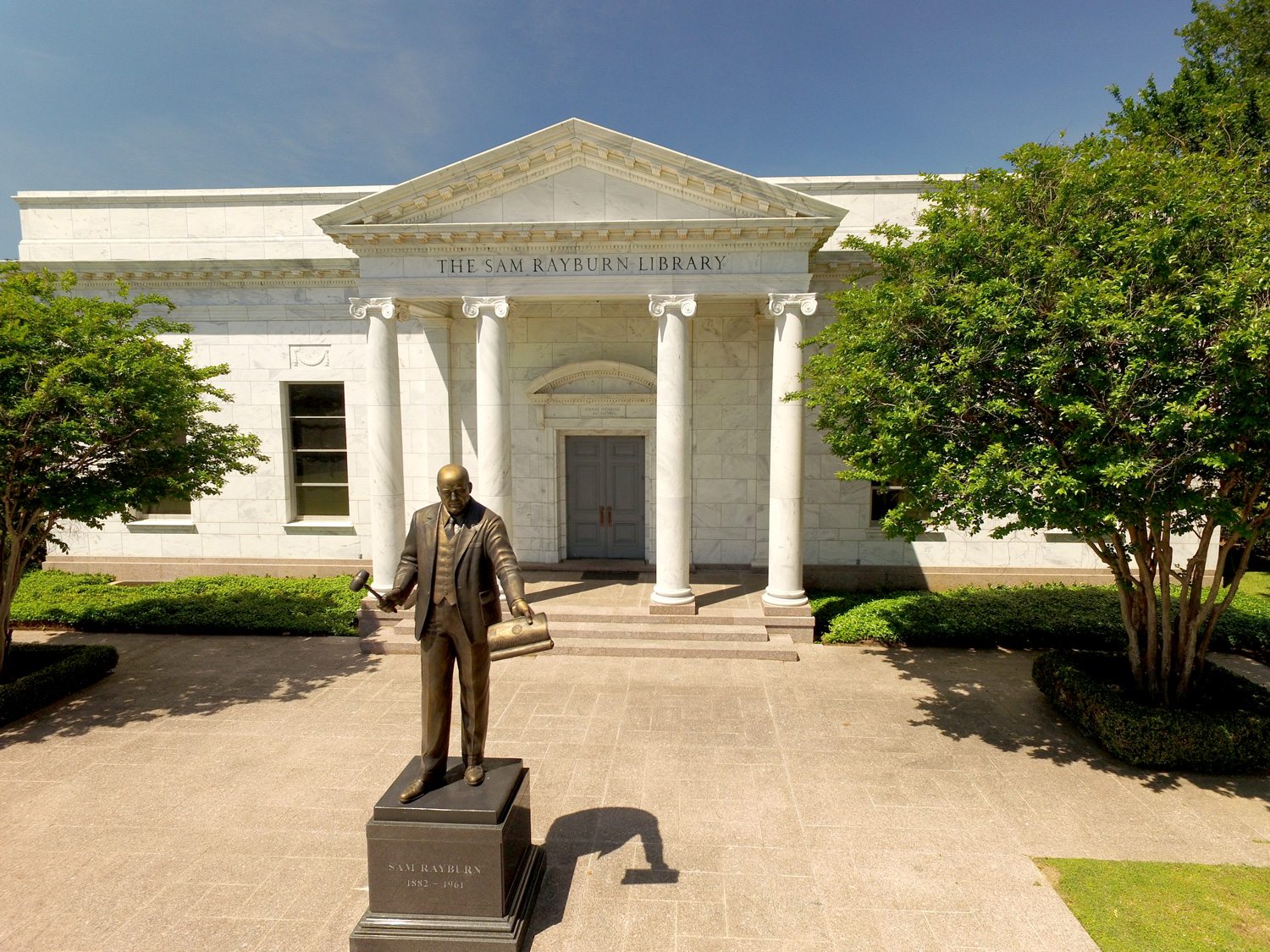 Front of the Sam Rayburn Museum
